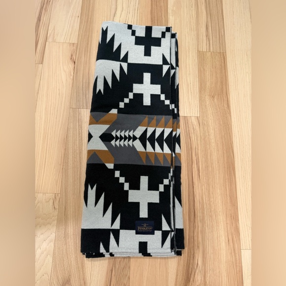Pendleton Spider Rock Luxe 50"x70" Throw Blanket - Picture 1 of 2